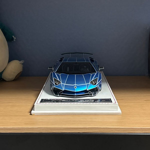 1:18 다이캐스트 (레진) D&G 아벤SV트론