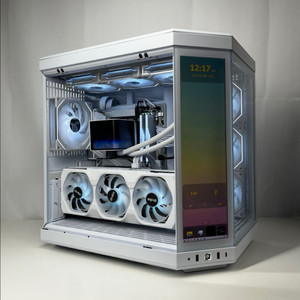 9950X3D/5070Ti 리안리 y70터치 완/반본체