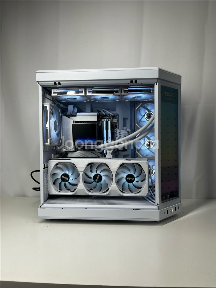 9800X3D 리안리 y70 터치 반본체--4
