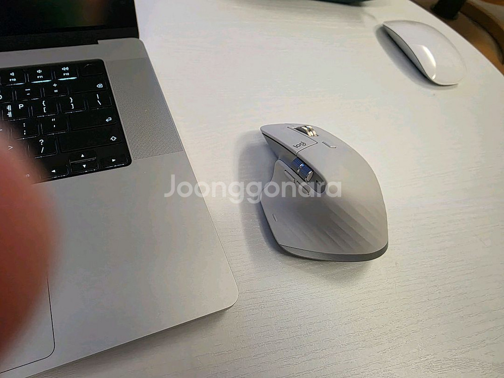 맥북프로 Apple 맥북 프로 16 M4 실버 • M4--2