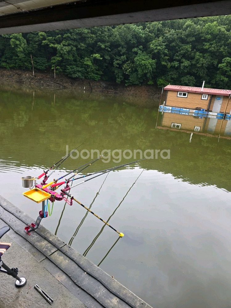 낚시대 받침틀 풀셋 팝니다--0