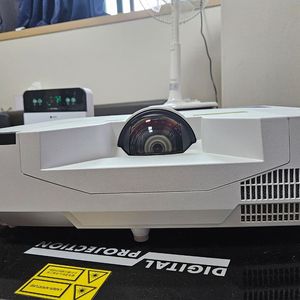 레이저 빔프로젝터 Maxell MP-V5002 3LCD