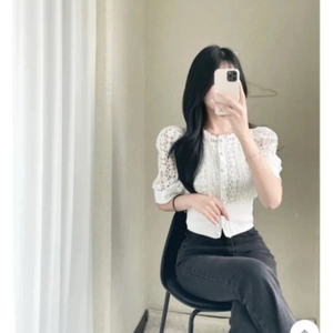 로웰리 펀칭 블라우스 새상품