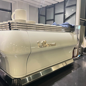 라마르조꼬 fb80 3구 에스프레소머신 내놉니다.