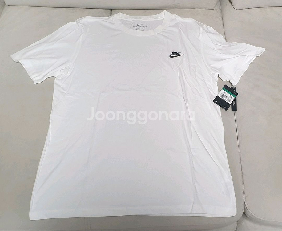 나이키 흰색 반팔 티셔츠 텍달린 새상품--0