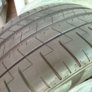 피렐리 P Zero PZ4 E 27540R22 이미지