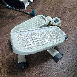 제자리 걷기 운동기구