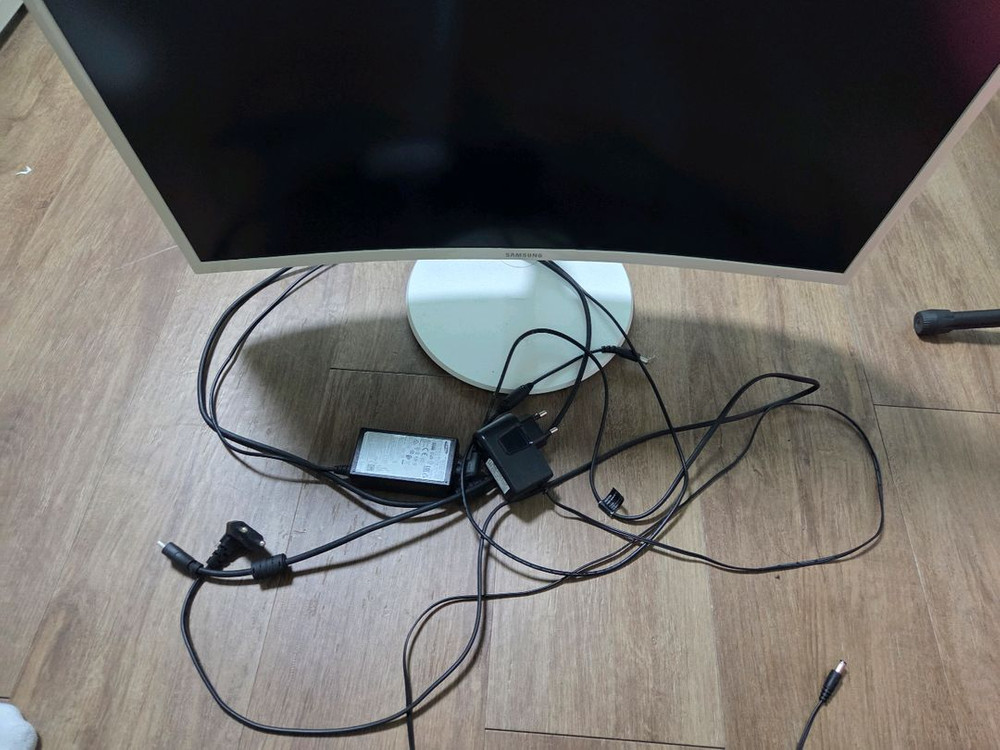 삼성27인치 커브드 모니터 이미지