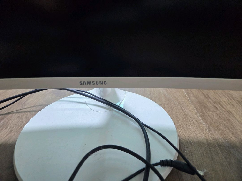 삼성27인치 커브드 모니터 이미지