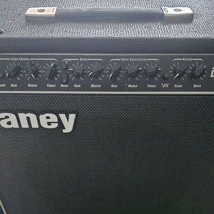 Laney LV100 기타 앰프입니다