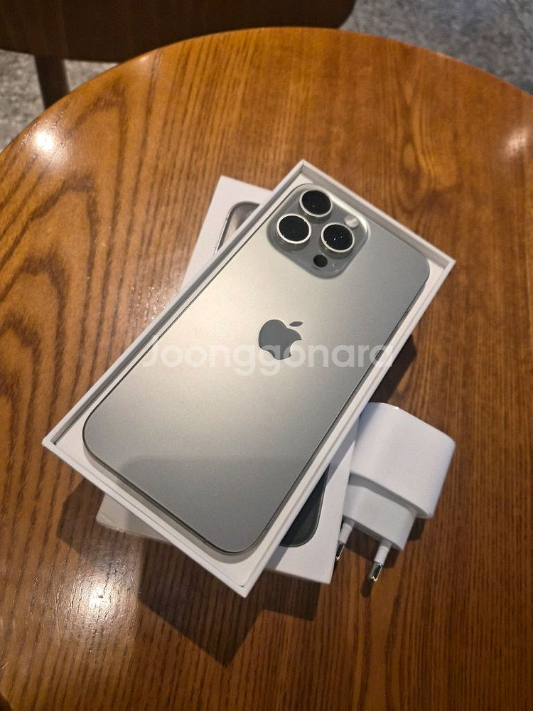 아이폰15pro max 256gb 리퍼 신품 팝니다--2