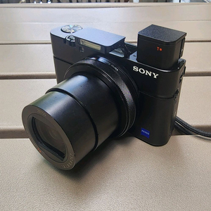 소니 RX100m4 디지털 카메라 판매합니다.