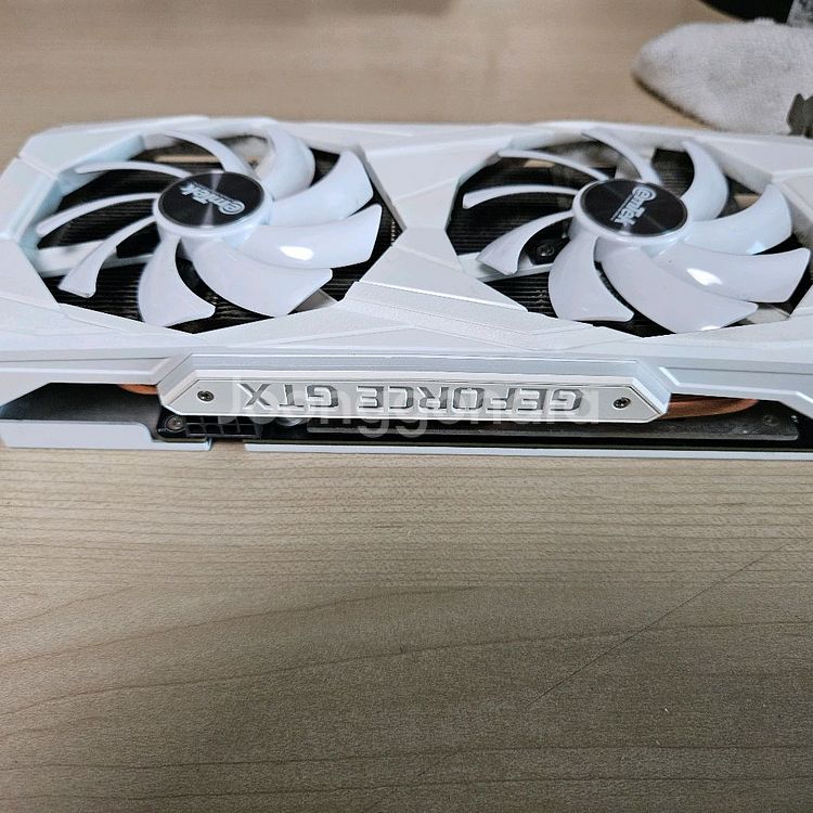 이엠텍 gtx1660 그래픽 카드 팝니다.--3