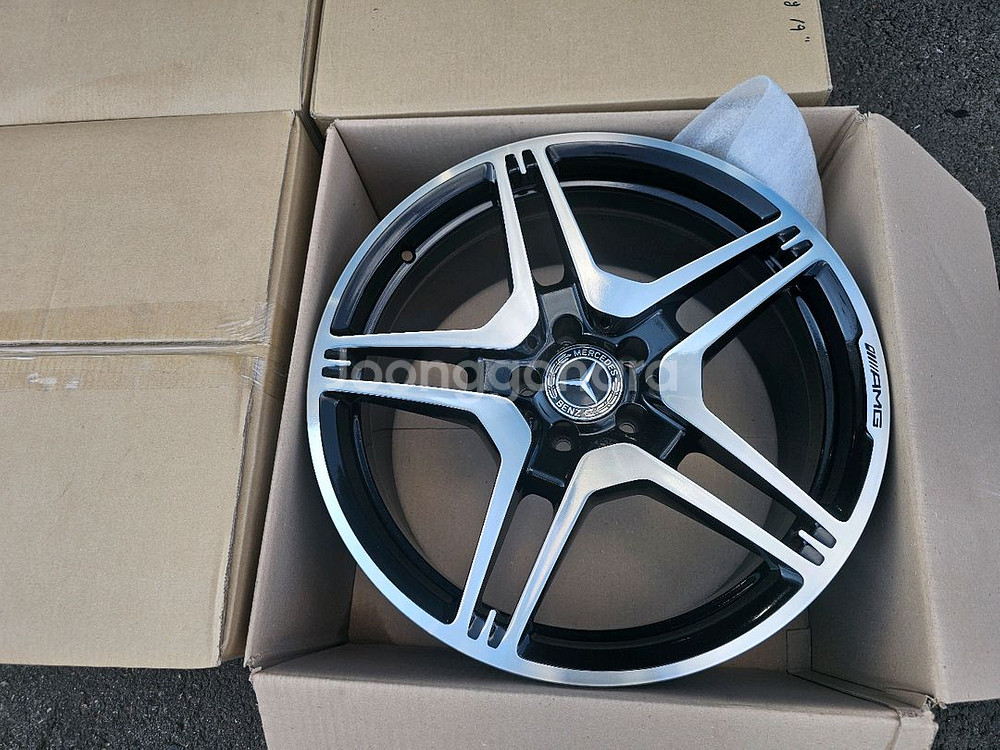 벤츠 E63 amg 퍼포먼스 패키지 19인치휠--1