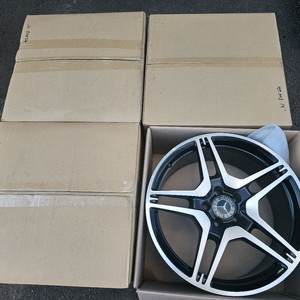 벤츠 w212 E63 amg 19인치 꼭지휠