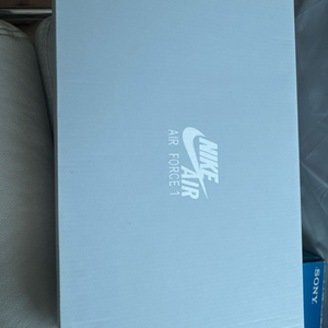 (새상품)에어포스1 화이트 올백 포스 260mm 팝니다