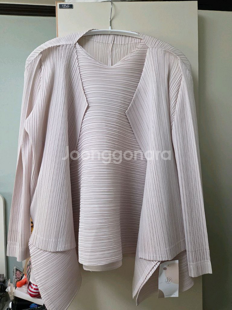 제이드몽플리츠 사이드볼륨나시탑 매트미니가디건--0