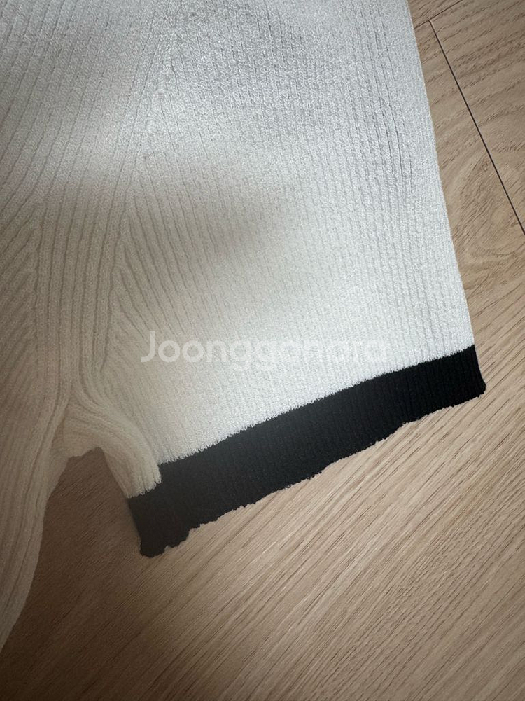 샤넬 배색 골지 라운드 니트티셔츠--3