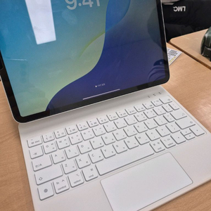 아이패드 프로11 셀룰러 + 매직키보드 급처분