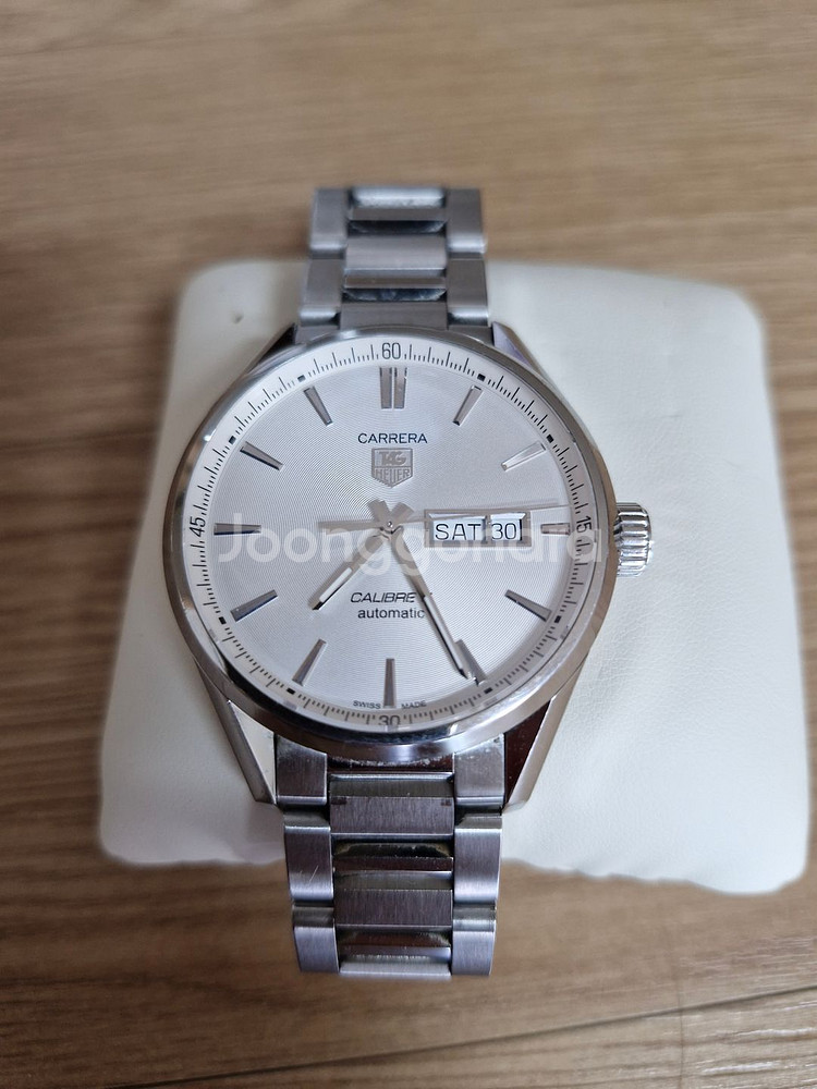 테그호이어 카레라 칼리버 5 데이 데이트 WAR201B--0