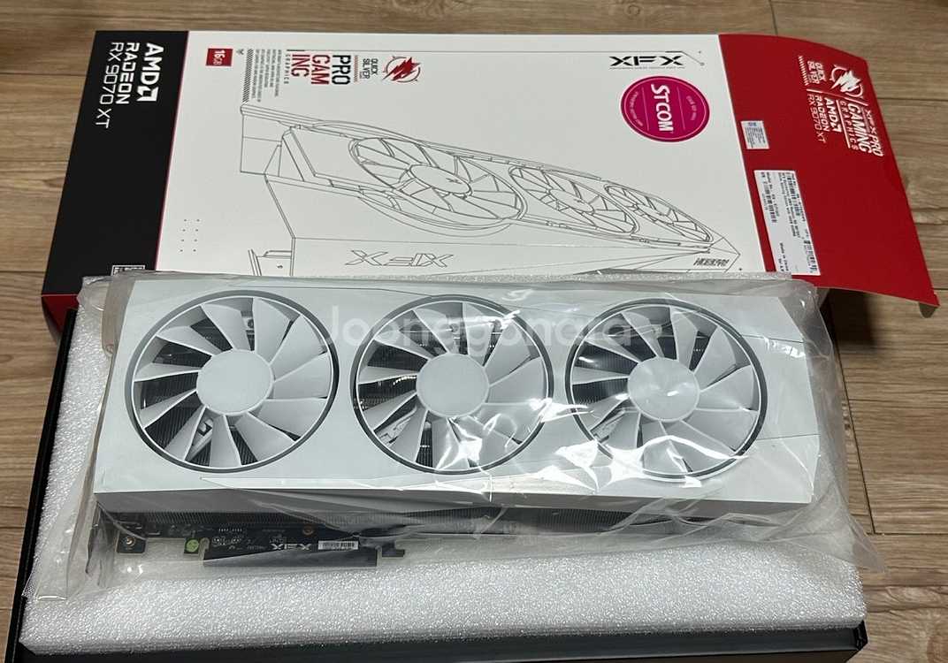 XFX 9070xt 퀵실버 화이트--1