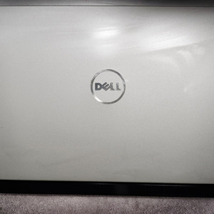 69) DELL P11F