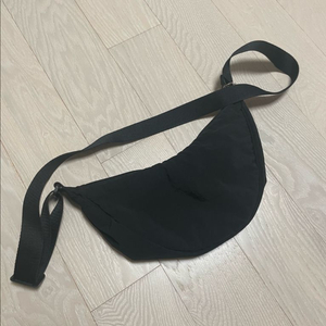 Uniqlo 유니클로 라운드 크로스백