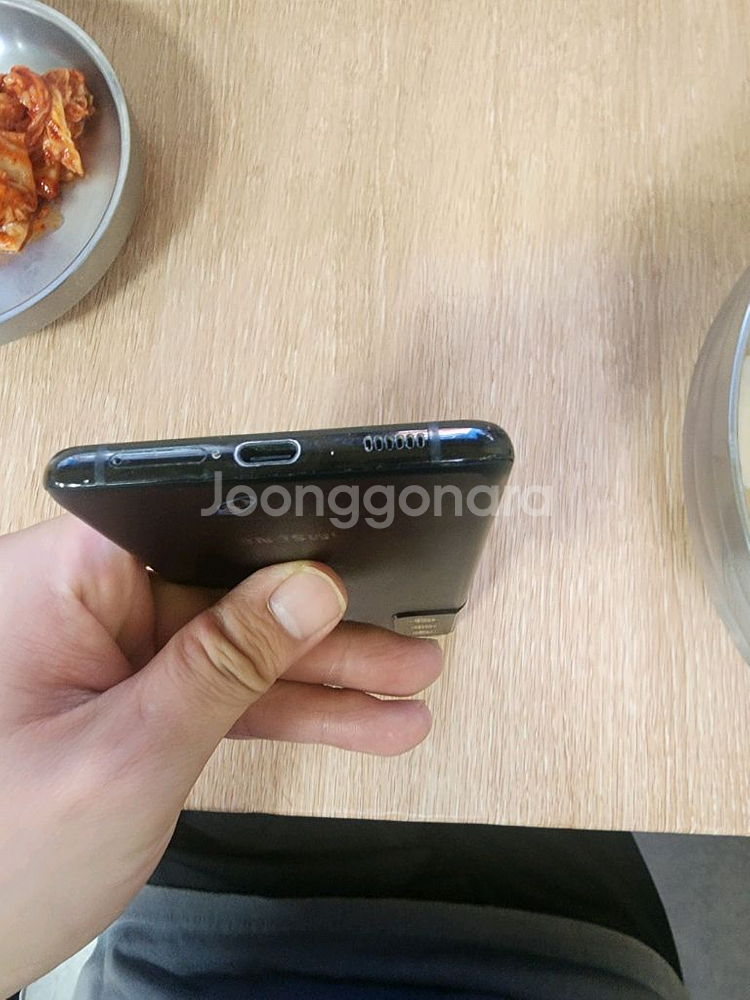 갤럭시s21+ 256G 블랙 흑점 있어요--0