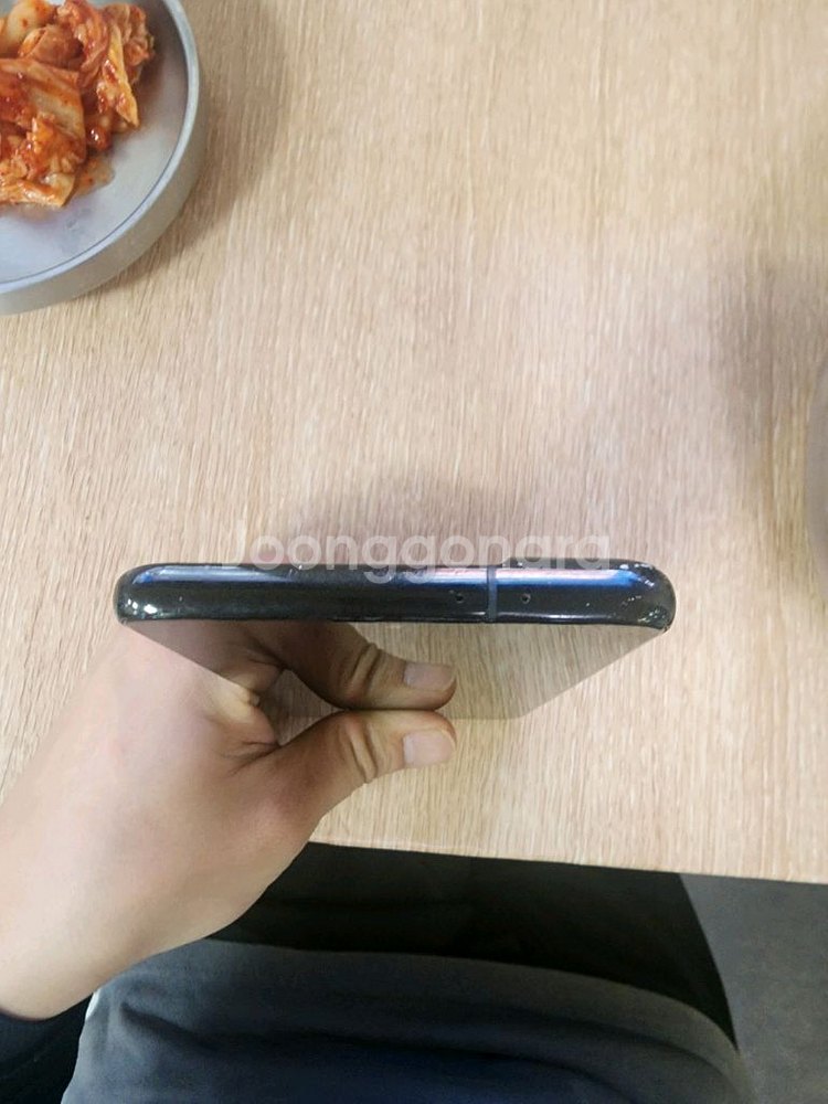 갤럭시s21+ 256G 블랙 흑점 있어요--1