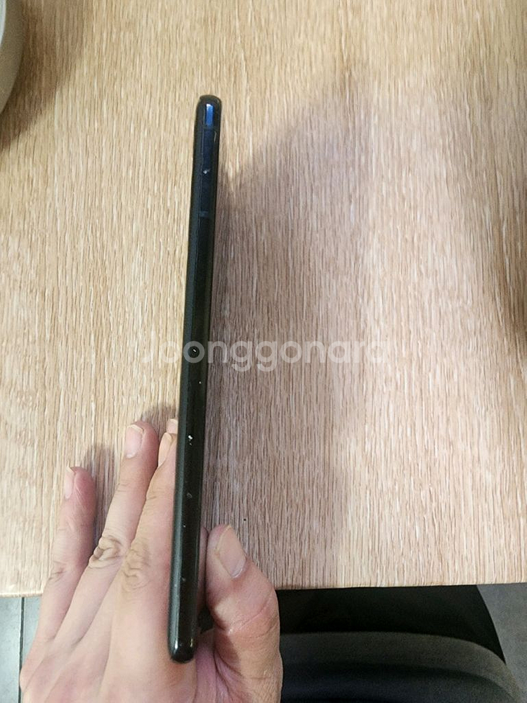 갤럭시s21+ 256G 블랙 흑점 있어요--3