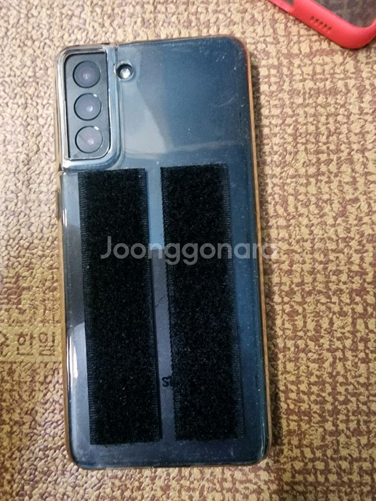 갤럭시s21+ 256G 블랙 흑점 있어요--6