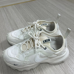 나이키 TC7900 써밋화이트 키높이 운동화 스니커즈