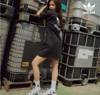 아디다스 프레포일 원피스 (제니 착용)--1