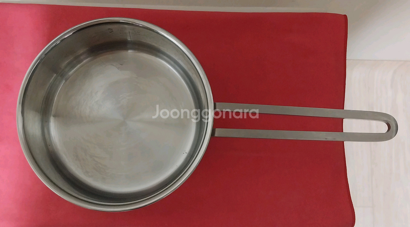 (미사용)헹켈 즈윌링모먼트 편수냄비 팝니다(16cm)--3