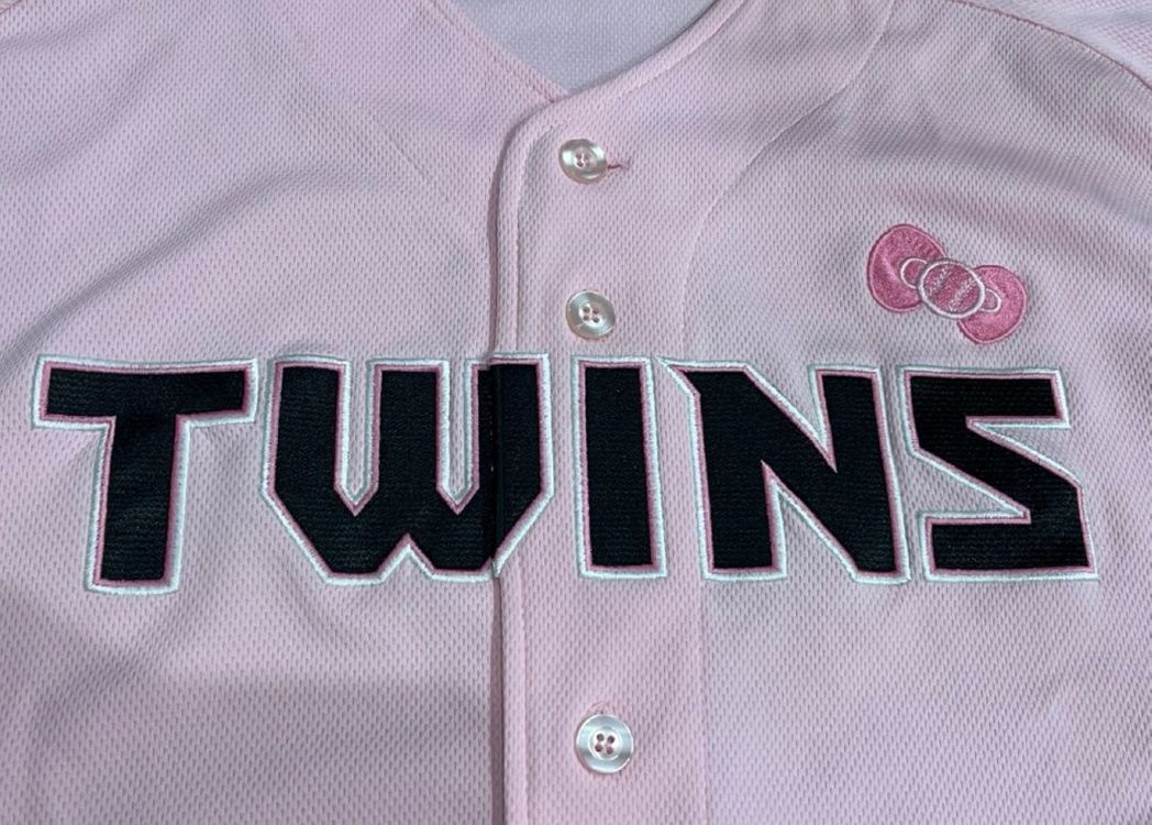 LG twins 엘지트윈스 키티트윈스 헬로키티 유니폼 95 사이즈 이미지