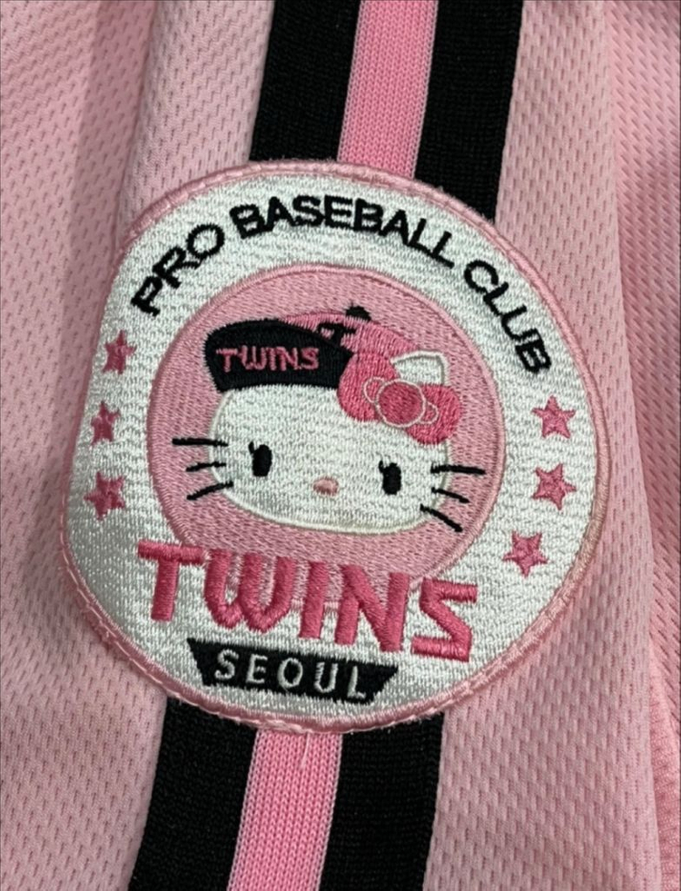 LG twins 엘지트윈스 키티트윈스 헬로키티 유니폼 95 사이즈 이미지