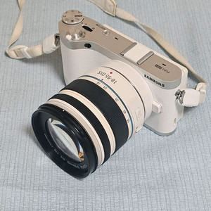 삼성 NX300 미러리스 카메라