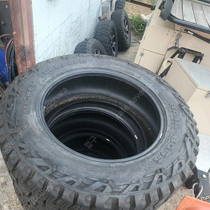 미키탐슨 37 13.50R22 4짝팝니다