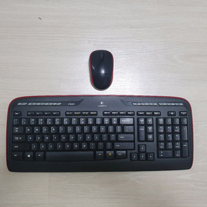로지텍 K330 무선 키보드 + M215 무선 마우스