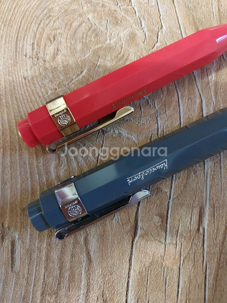 가걱더포기)카웨코코랄레드/그레이 볼펜 판매해요--1