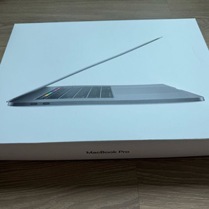 맥북프로 2018 i7 16gb 512gb