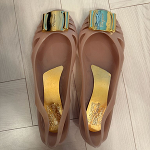 페라가모 버뮤다 젤리슈즈