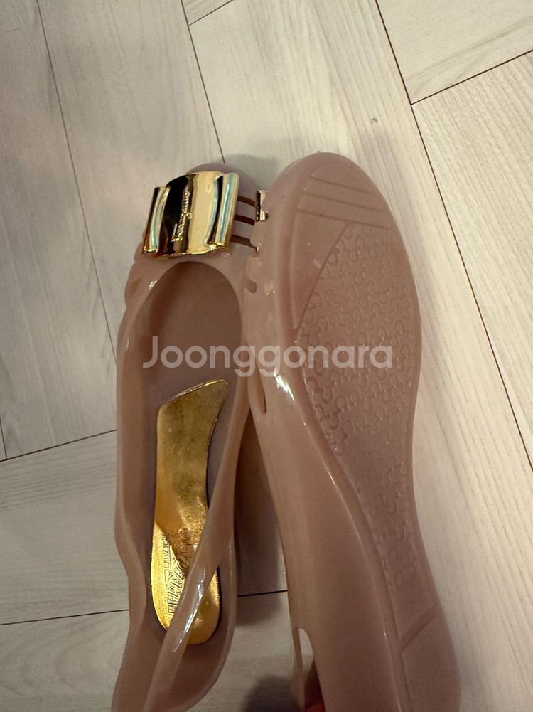 페라가모 버뮤다 젤리슈즈--1