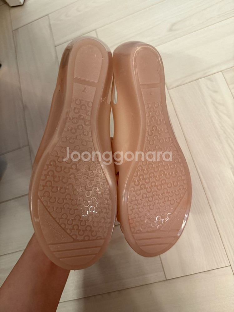 페라가모 버뮤다 젤리슈즈--3