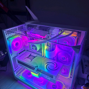 9800X3D RTX5080 리안리 화이트본체