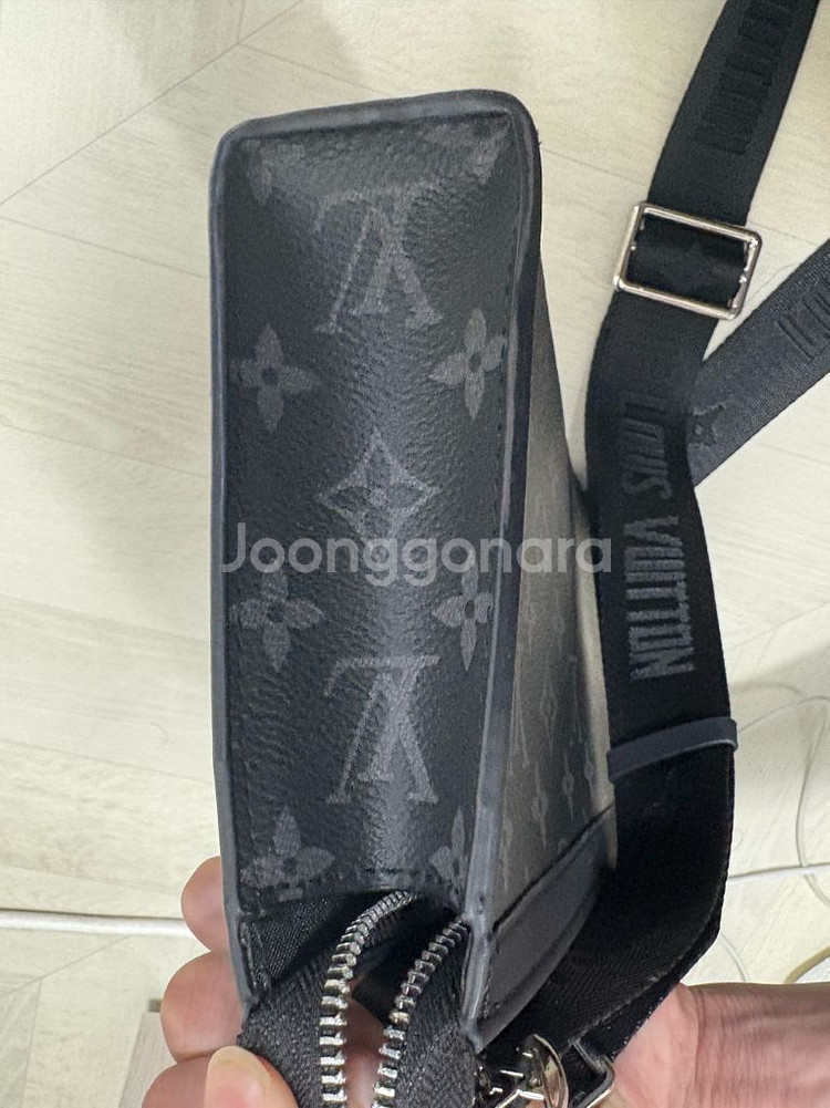 루이비통 가스통 웨어러블 월릿--3