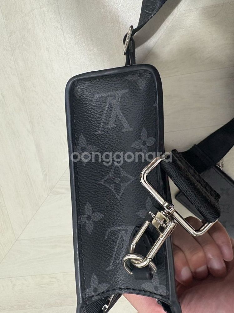 루이비통 가스통 웨어러블 월릿--4