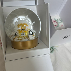 샤넬 스노우볼 판매해요 : )
