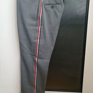 톰브라운 남성 모 팬츠 판매합니다!
