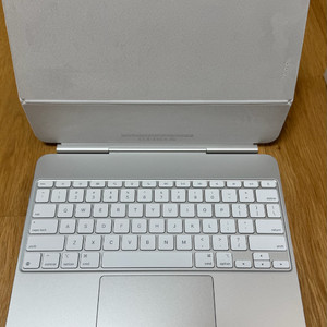 iPad 프로 M4 13인치 Magic Keyboard